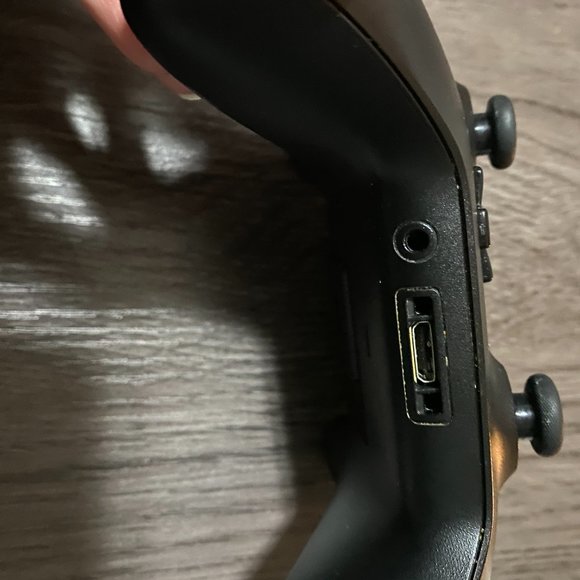 Black Xbox One Controller - Picture 6 of 7